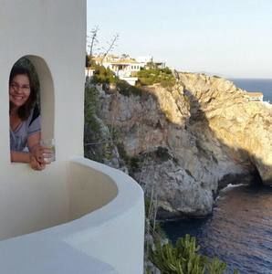 Meet your Posher, Laurie